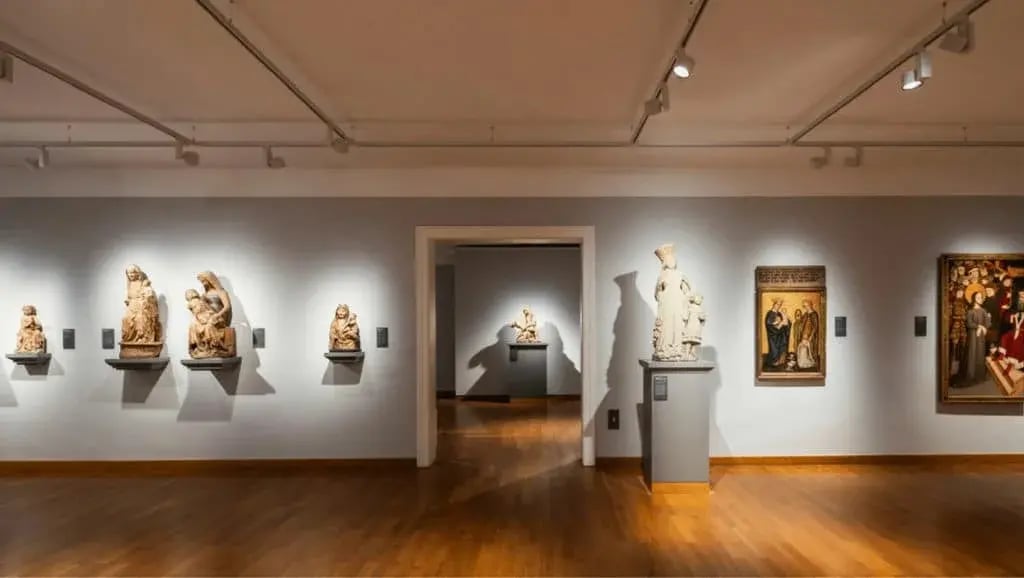 Museum-lighting-painting-1024x578.jpg