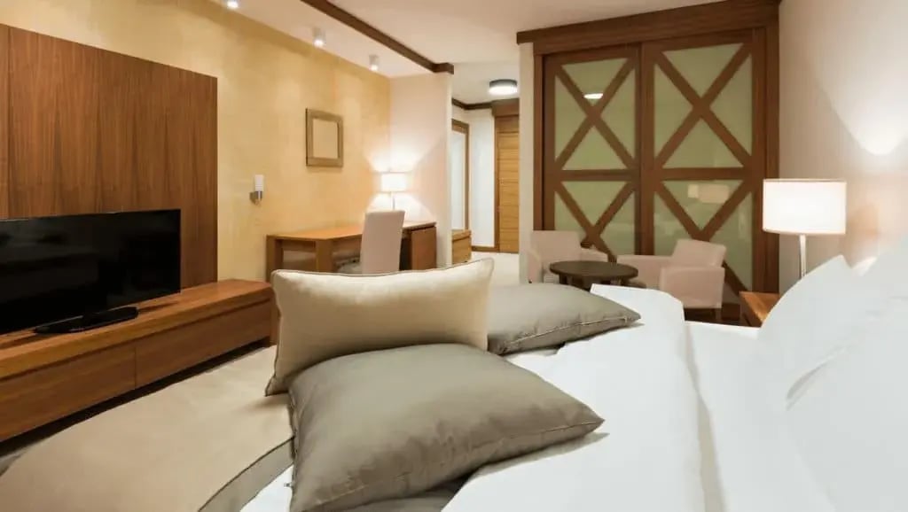 Web-Lighting-in-hotel-room-1024x578.jpg